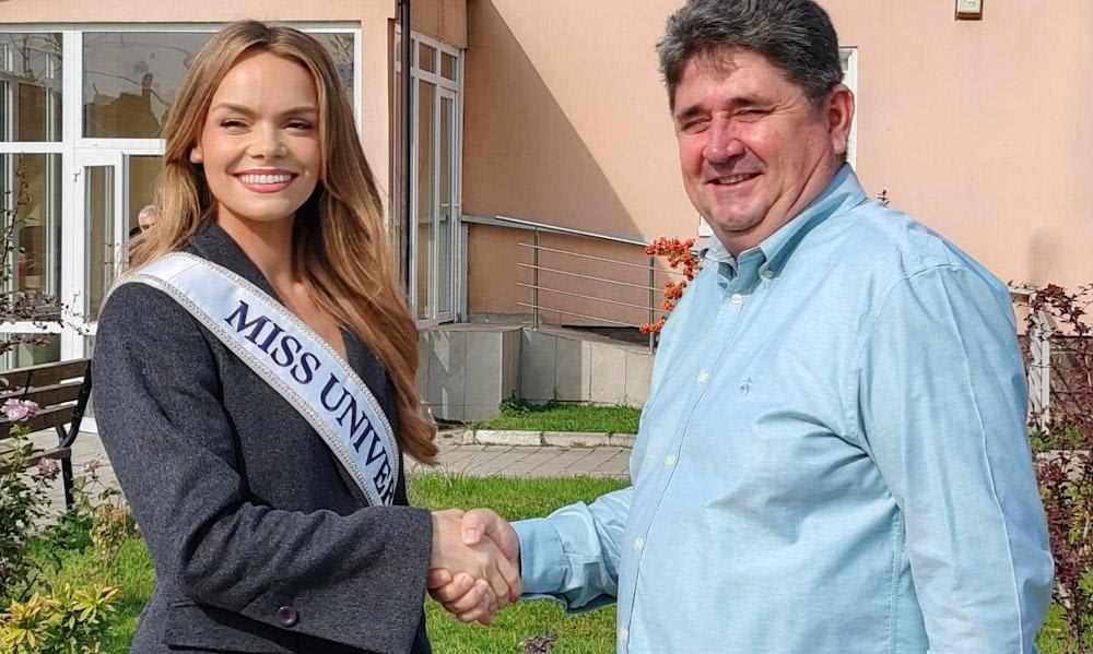 Miss Universe Finlanda, Veera Grönlund, a vizitat Răcari pentru protecția animalelor