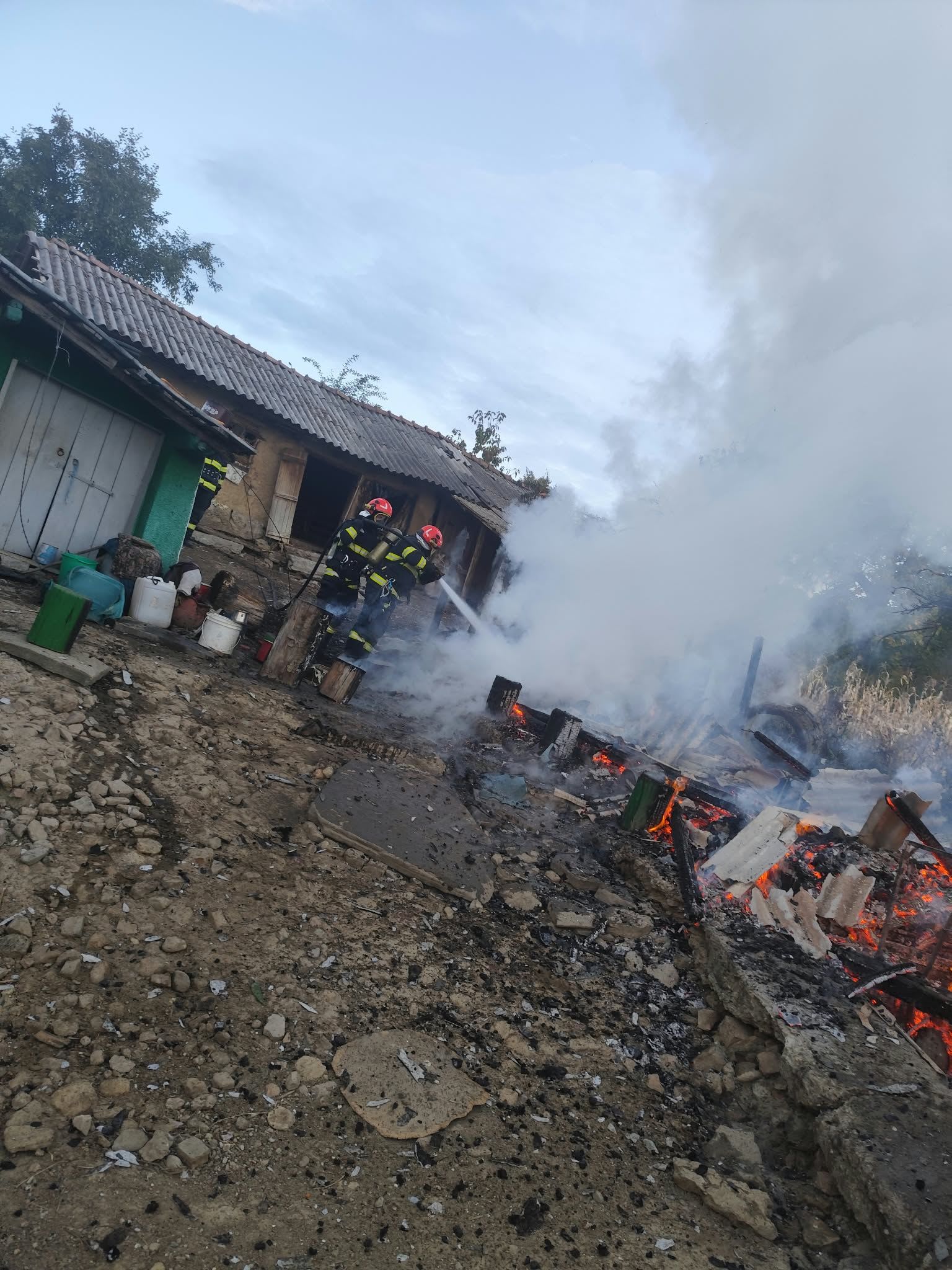 incendiu bucătărie de vară incendiu bucătărie de vară