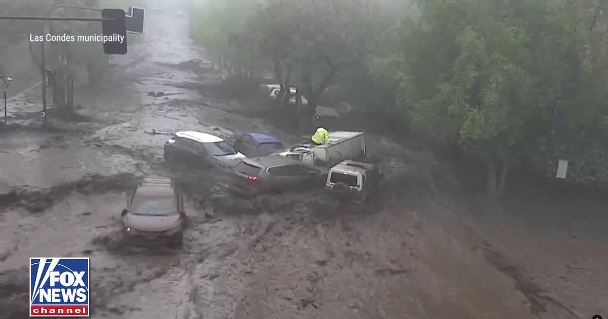 Inundații și alunecări de teren în Chile, peste 1.000 de oameni evacuați