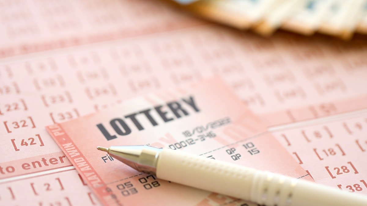 O femeie din Michigan a câștigat 1 milion de dolari la loto