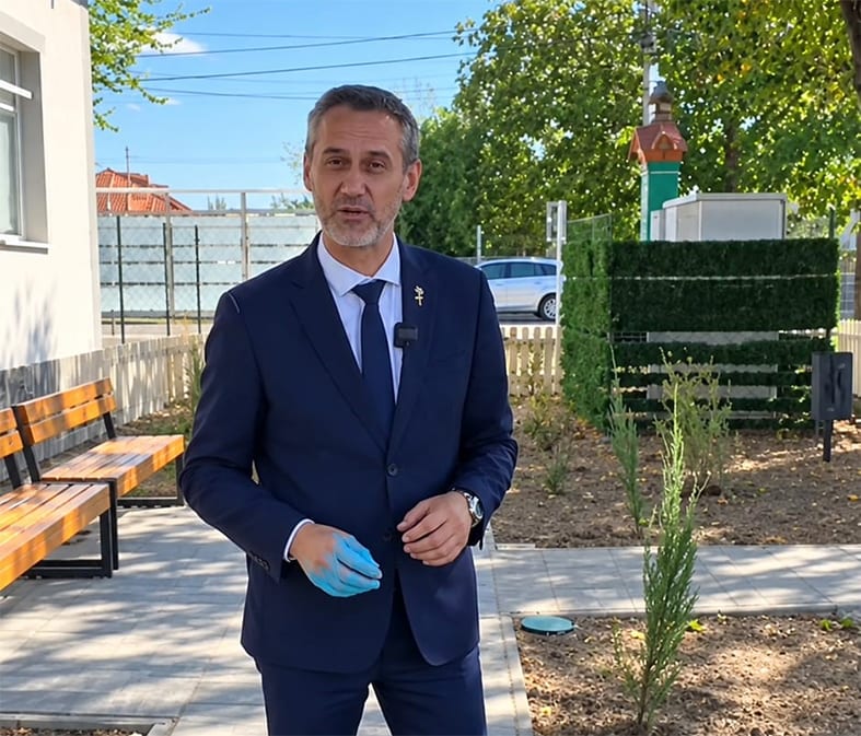 Primăria Slatina a deschis un microcentru civic cu teren de fotbal în cartierul Cireașov