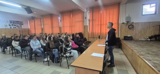 Activitate despre antreprenoriat la Liceul Petru Poni din Onești