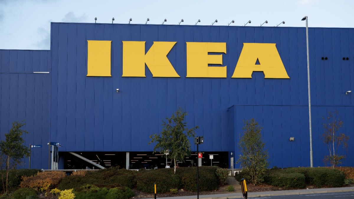 Magazine IKEA transformate în adăposturi de urgență