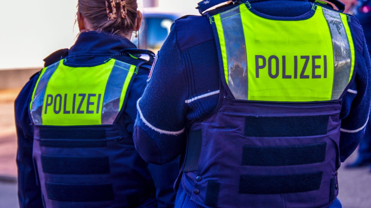Procesul a șase români acuzați de 29 de spargeri în locuințe din Germania începe luni