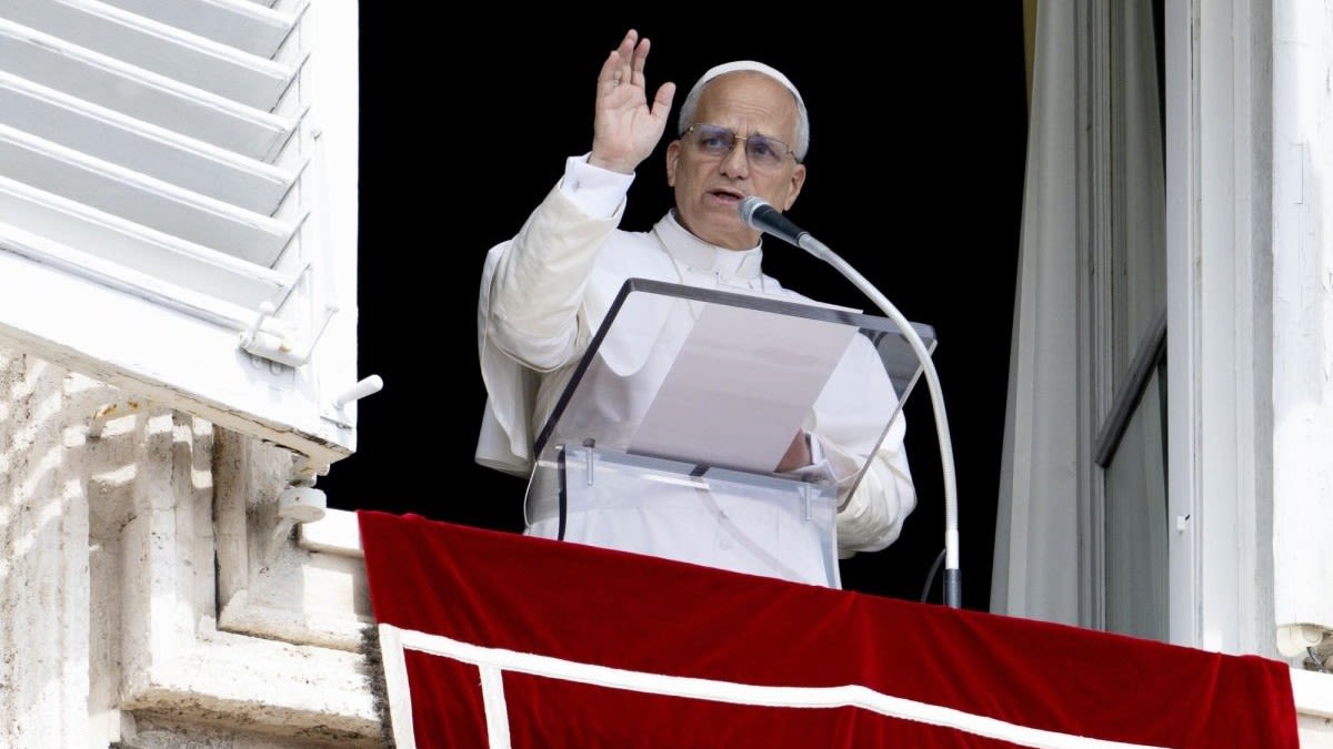 Papa Leon al XIV-lea anunțând intervenția chirurgicală