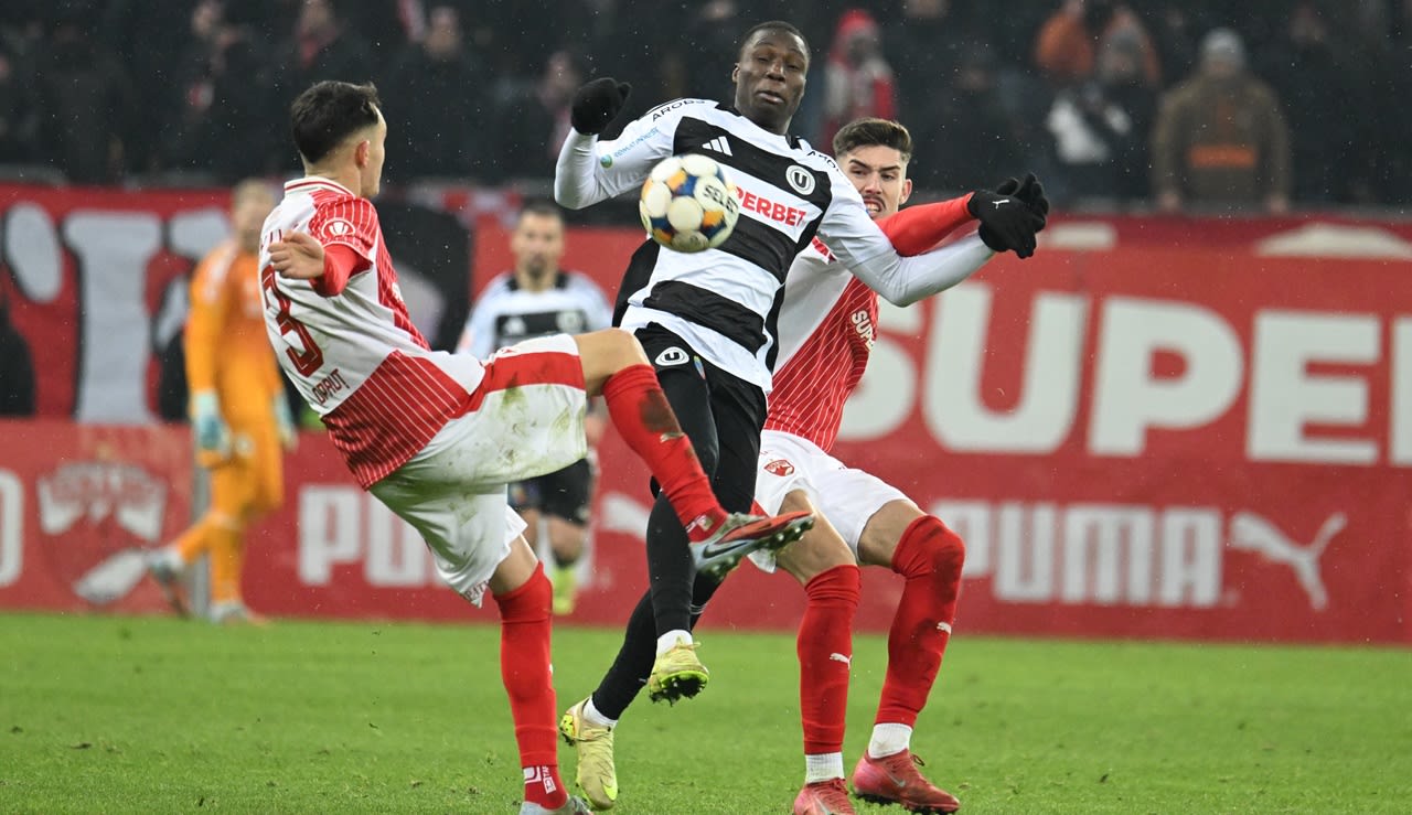 Quadri Taiwo în acțiune pe teren