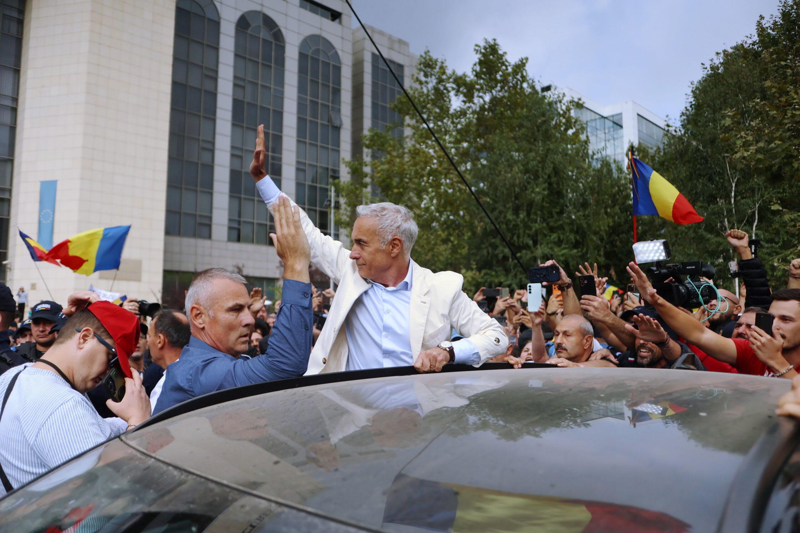 Călin Georgescu a transmis un mesaj susținătorilor din arest