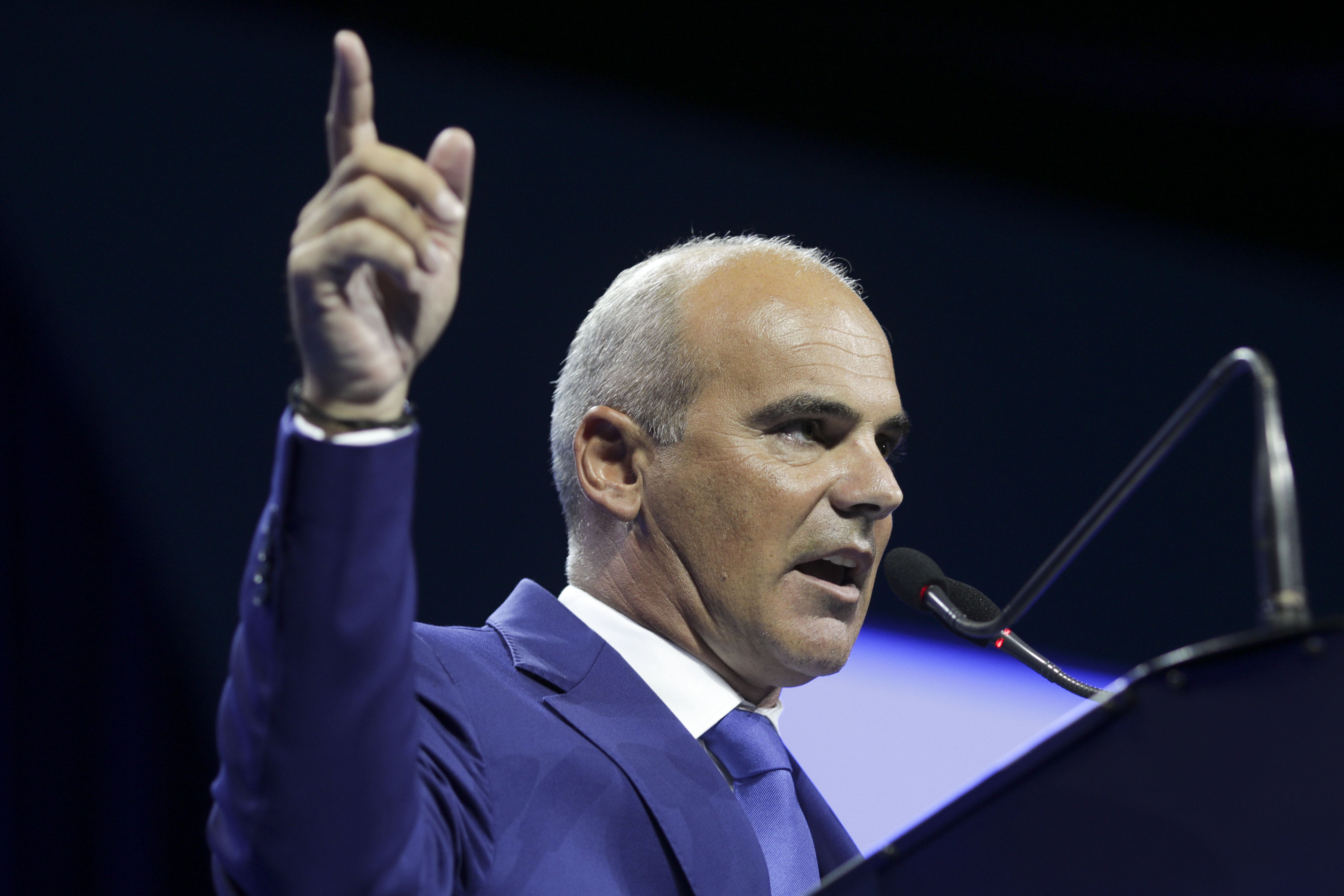 Rareş Bogdan se oferă să intre în Cabinetul Luca Niculescu pentru guvernare de dreapta