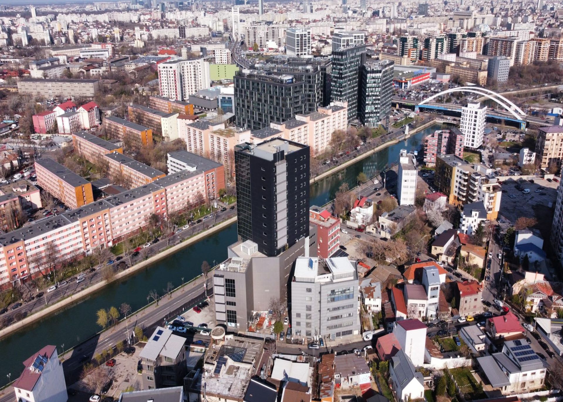 Babol Exim va transforma fabrica din Sectorul 3 în complex comercial