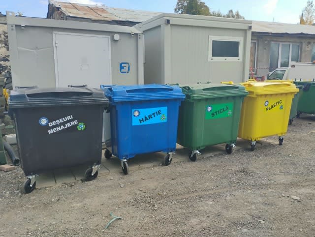 Primăria Râșnov distribuie 25 de tomberoane pentru colectarea selectivă a deșeurilor