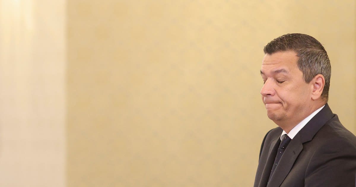 Sorin Grindeanu la o conferință de presă Sorin Grindeanu la o conferință de presă