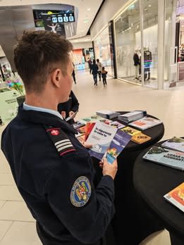 Pompieri în acțiune la activități de informare preventivă Pompieri în acțiune la activități de informare preventivă