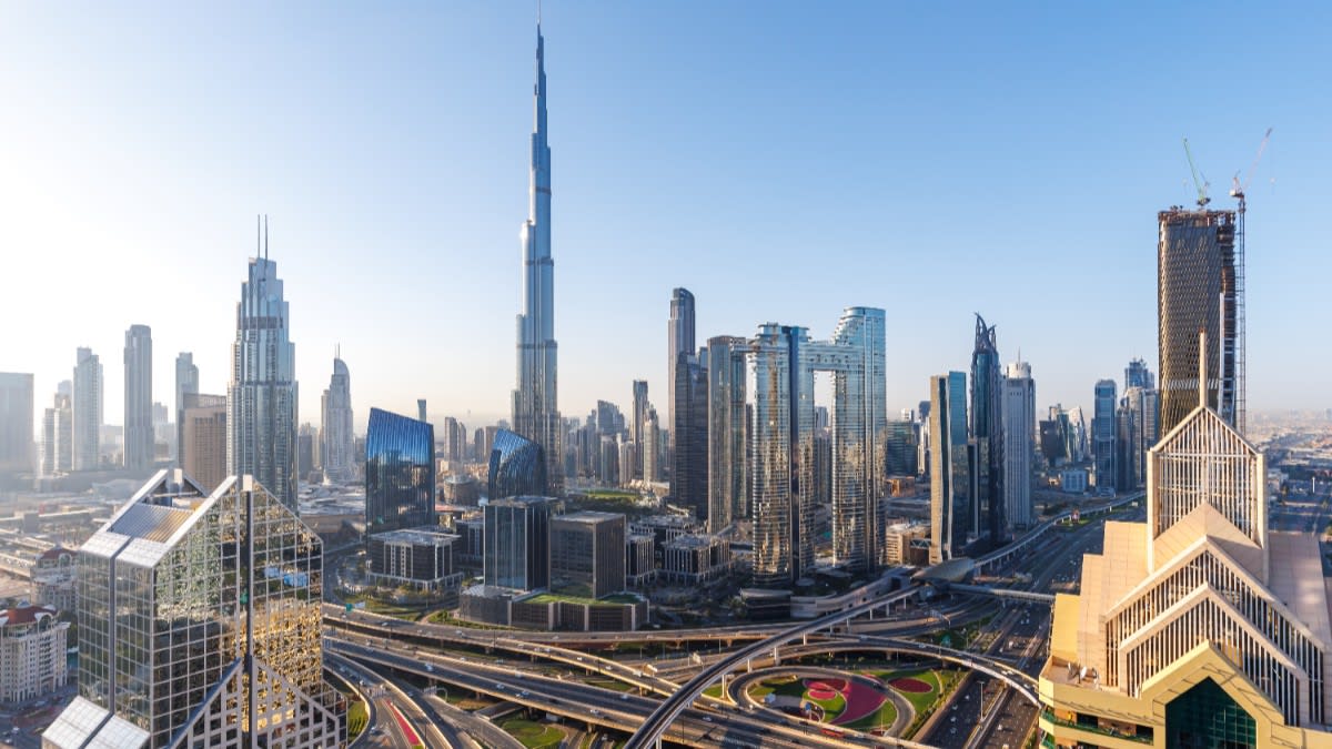 muncitori pe șantier în Dubai
