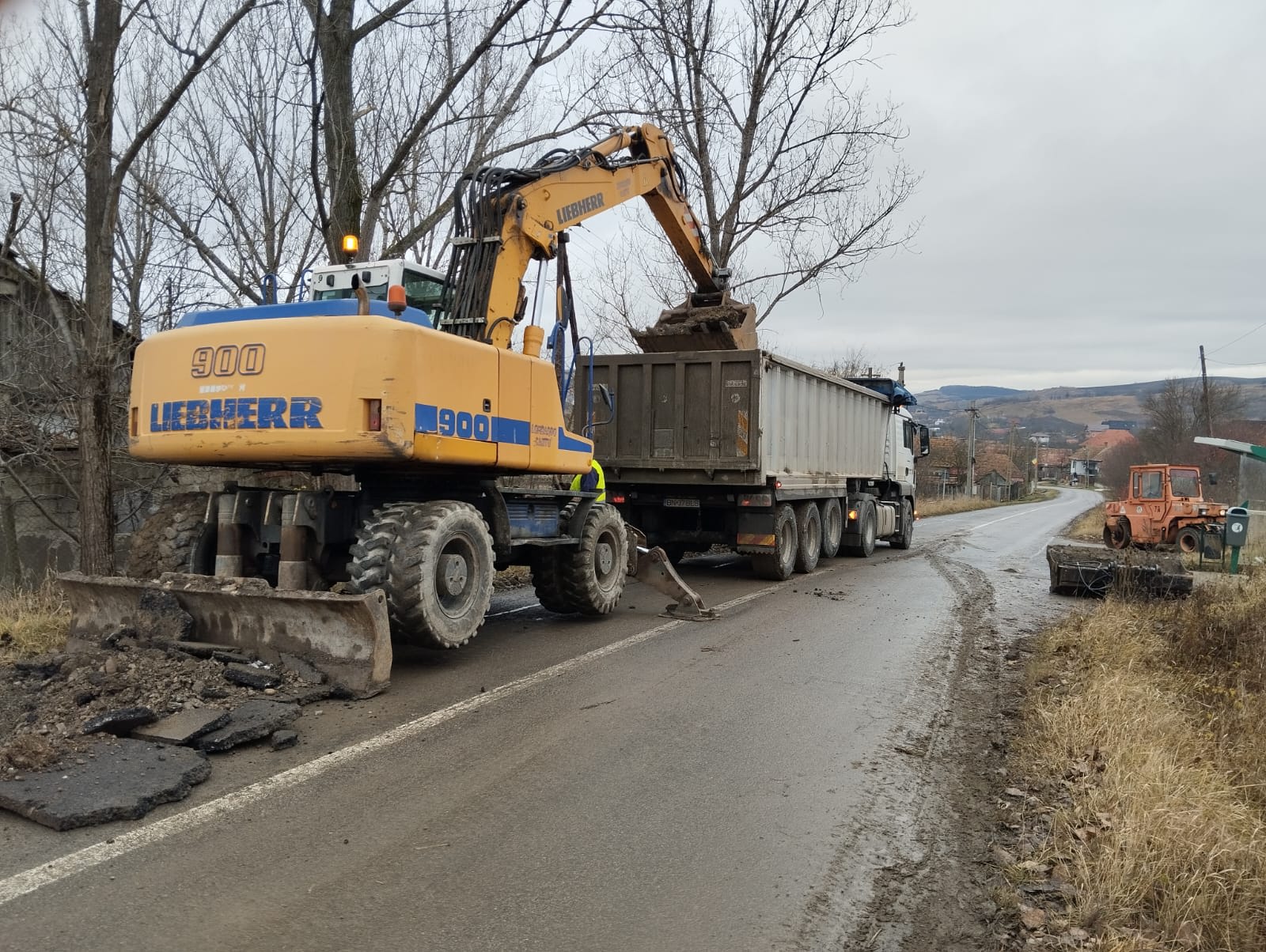 Reparații pe drumul Peceiu – Bănișor – Sâg afectat de alunecări de teren