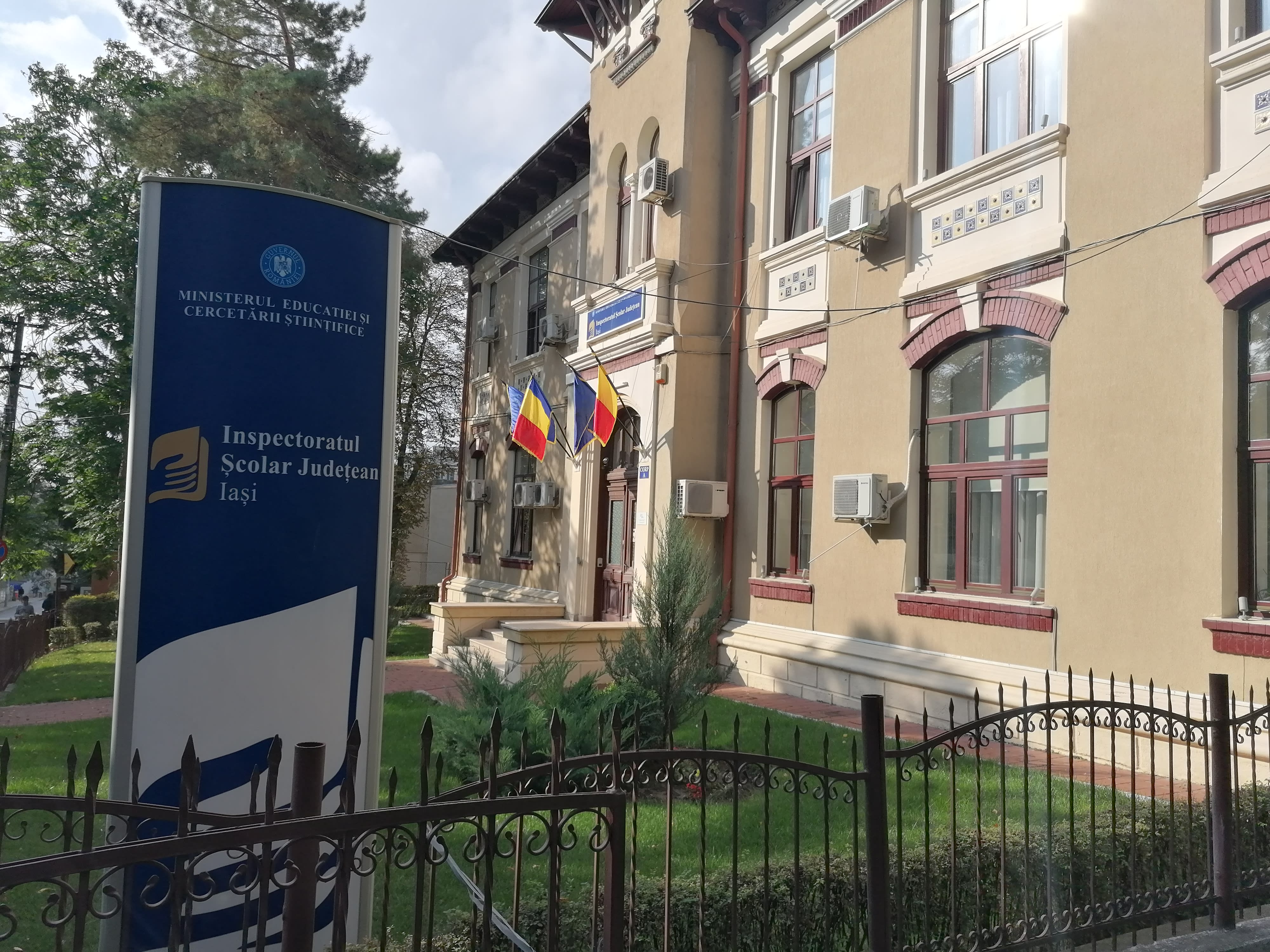 102 candidați au picat prima probă la concursul pentru directori de școli din Iași