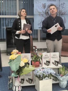 Liceul Tehnologic Petru Poni a participat la lansarea cărții Arta coafurii moderne la Onești