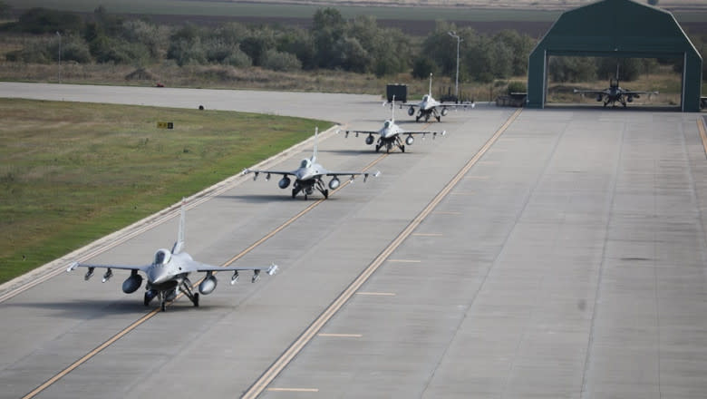 Forțele Aeriene Române au mobilizat avioane F-16 pentru a monitoriza o țintă aeriană lângă Insula Șerpilor