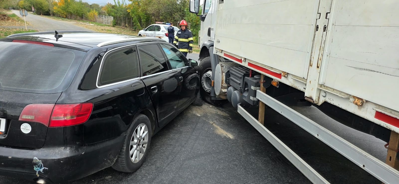 Două persoane au fost transportate la spital după un accident la Sântandrei