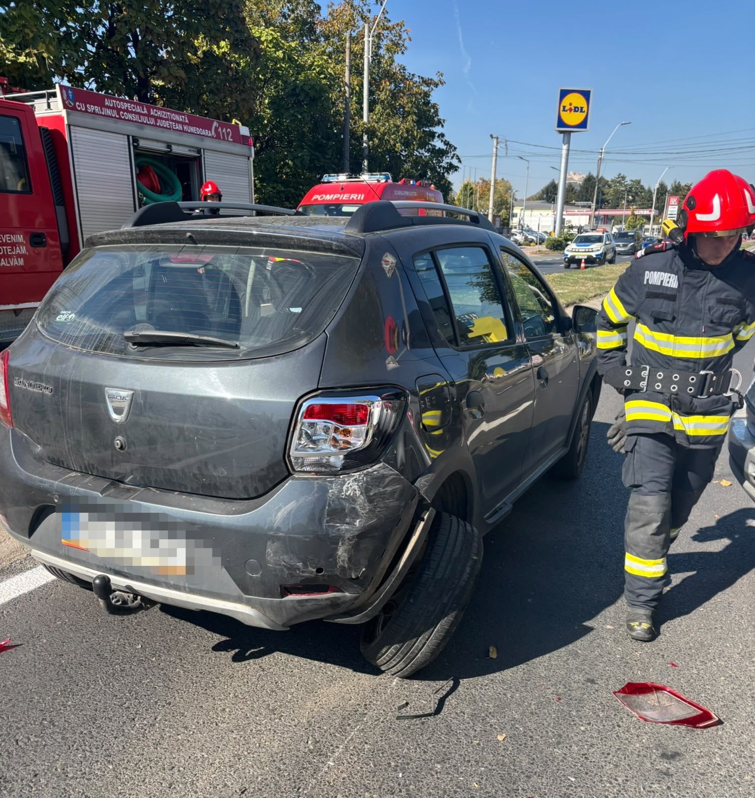 Un accident cu două autoturisme blochează circulația în municipiul Deva