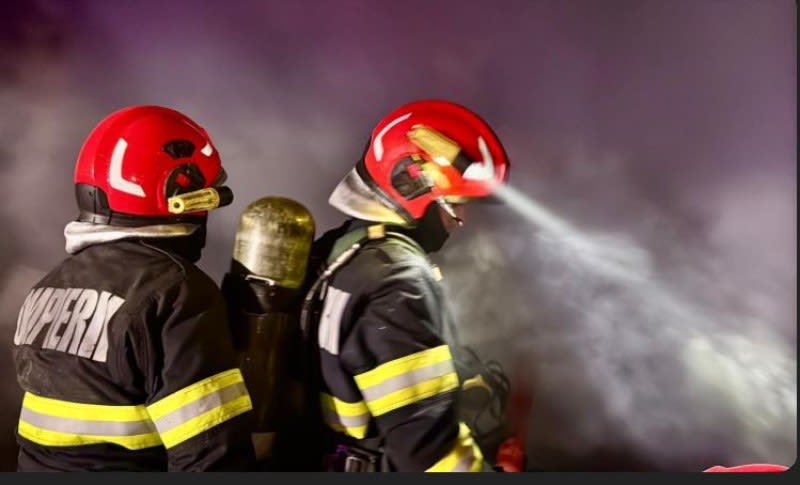 O bunică din Horodiștea a fost transportată la spital după un incendiu în locuință
