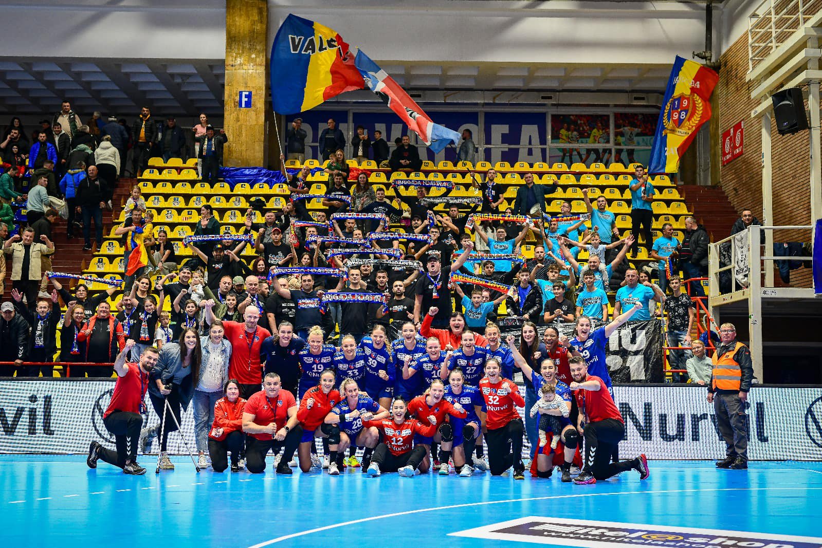 echipe de handbal feminin în acțiune