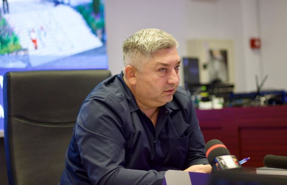 Alin Tișe discutând despre politica românească