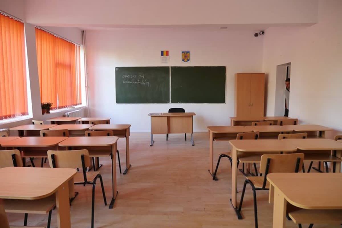 elevi în clasă primară, învățare