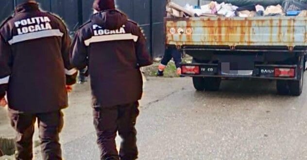 Polițiști locali monitorizând platformele de colectare a deșeurilor