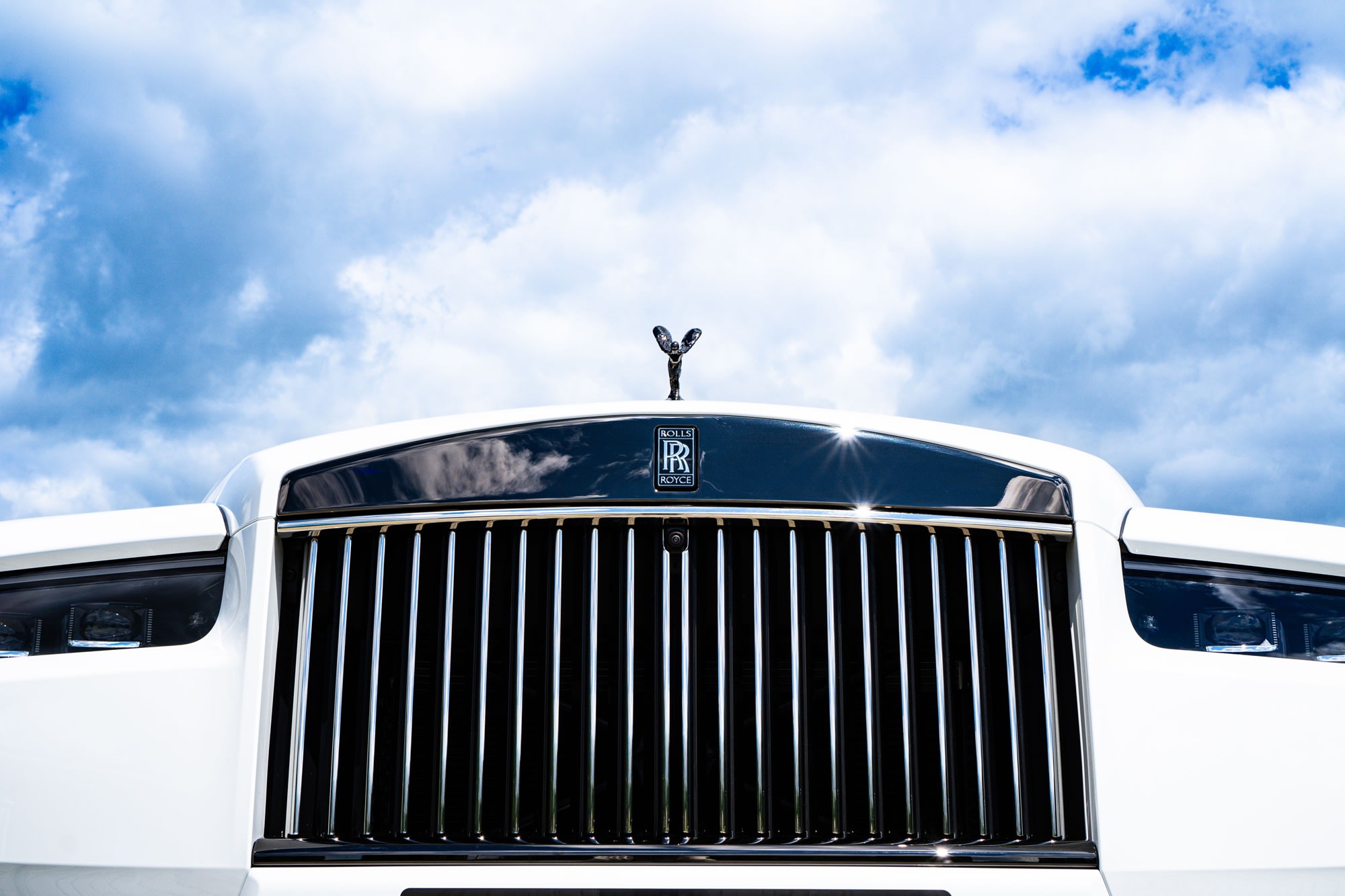 Rolls-Royce cu bani nedeclarați