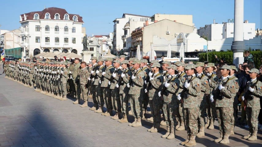 Ceremonie militară în Piața Ovidiu, Constanța