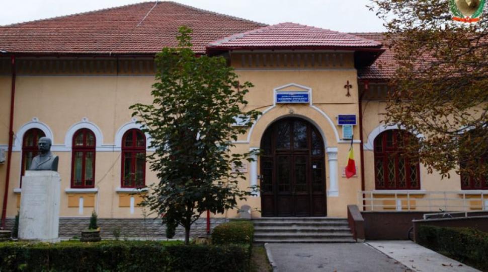 copii în costume de toamnă participând la evenimentul Feeria Toamnei