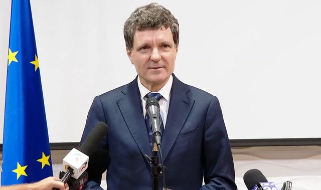 Nicuşor Dan și Luca Niculescu discutând despre guvern