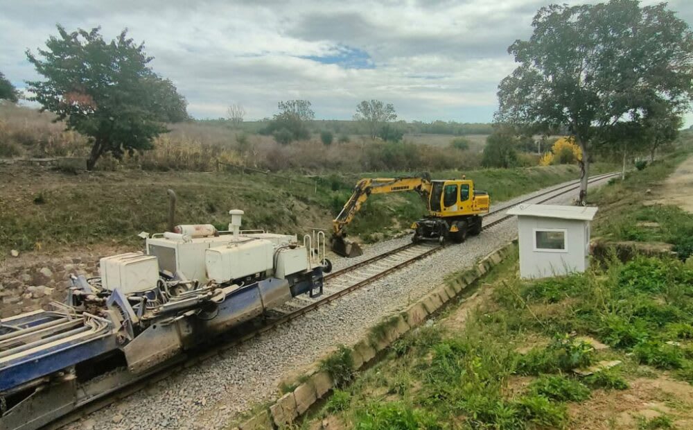 tren pe calea ferată Galați-Bârlad