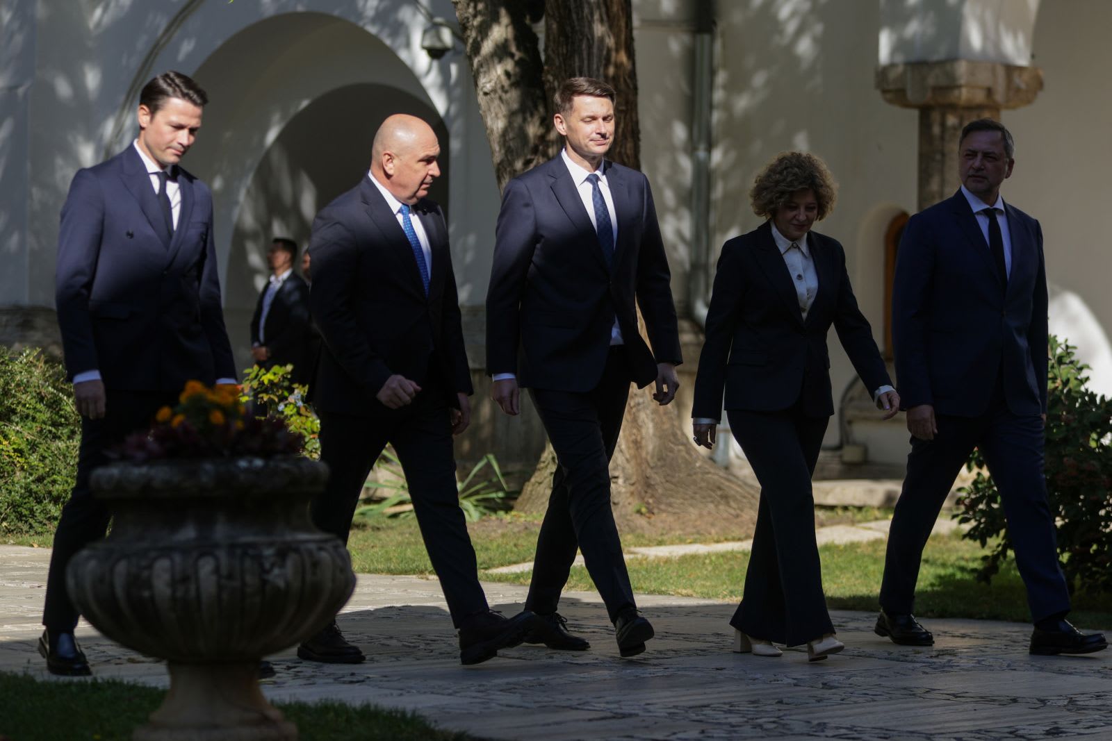 PNL se reunește pentru a decide votul asupra Guvernului Niculescu Luca