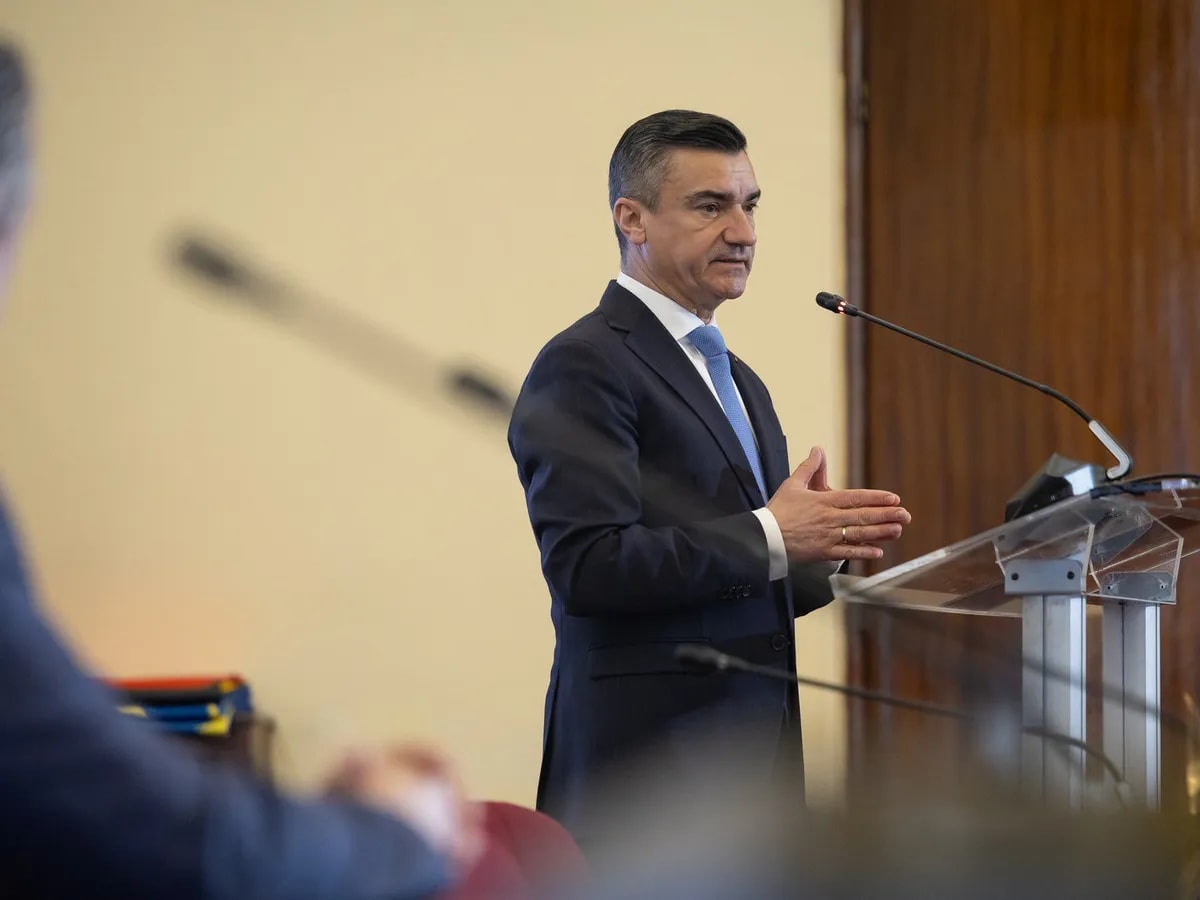 Mihai Chirica la o conferință de presă