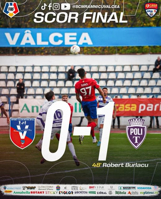 jucători de fotbal în acțiune pe teren