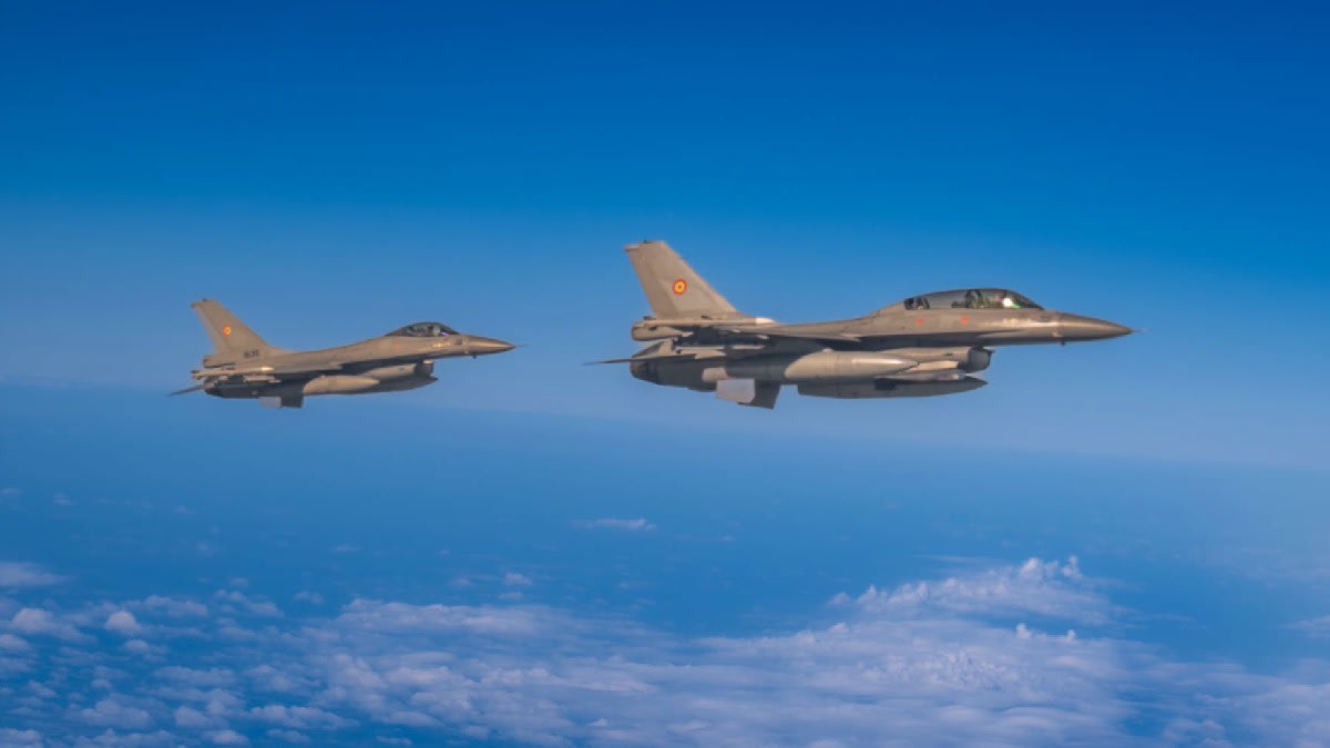 avioane F-16 doborând drone deasupra Mării Negre