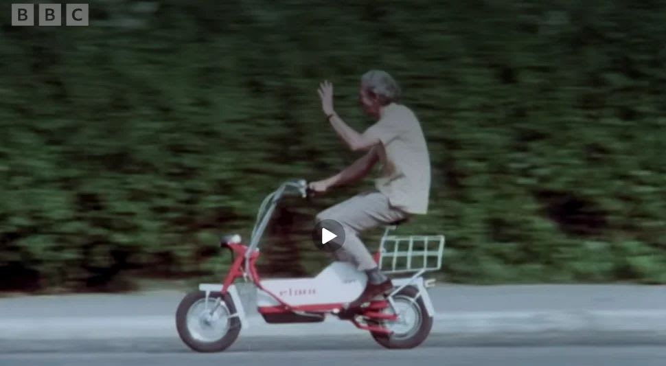 Moped electric românesc din anii ’70 testat de britanici pe străzile Bucureștiului