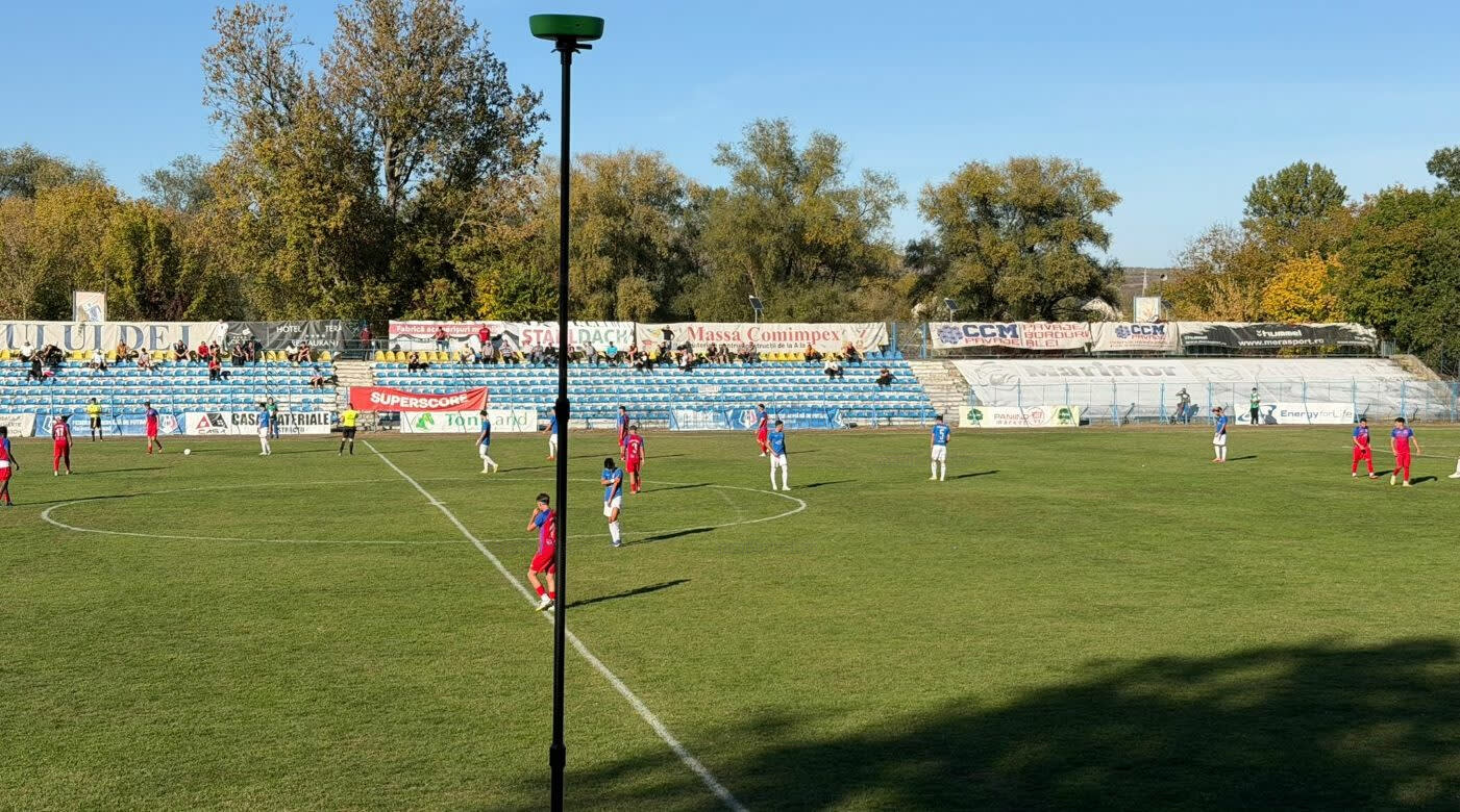 stadion SCM Zalău, teren de fotbal, echipament sportiv