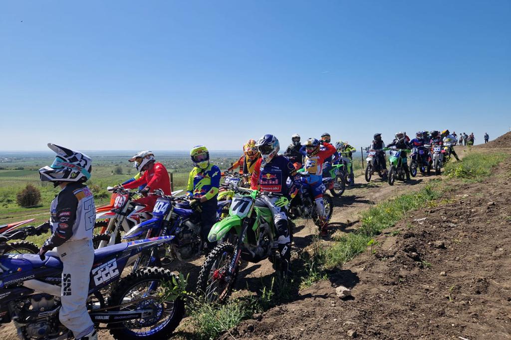 Doi sportivi de la Lido Câmpina au câștigat sezonul de motocross la clasele lor