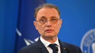 Luca Niculescu la o conferință de presă