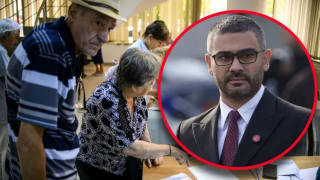 Florin Manole la o conferință de presă