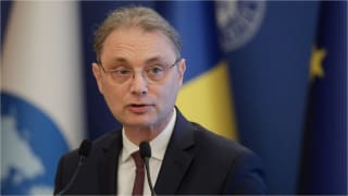 Luca Niculescu la o conferință de presă