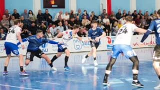 echipă de handbal universitar în acțiune