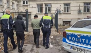 Polițiști în acțiune, percheziții la domiciliu