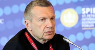 Propagandiști Kremlinului discutând despre război