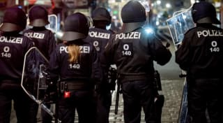 Poliție în acțiune în orașe austriece