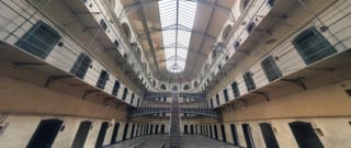 Penitenciarul Bistrița, clădire instituțională