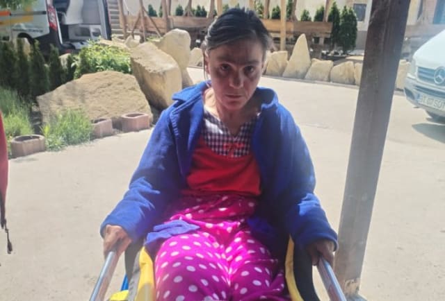 Indiferența doare. Empatia salvează. O poveste despre neputință, demnitate și o șansă la viață