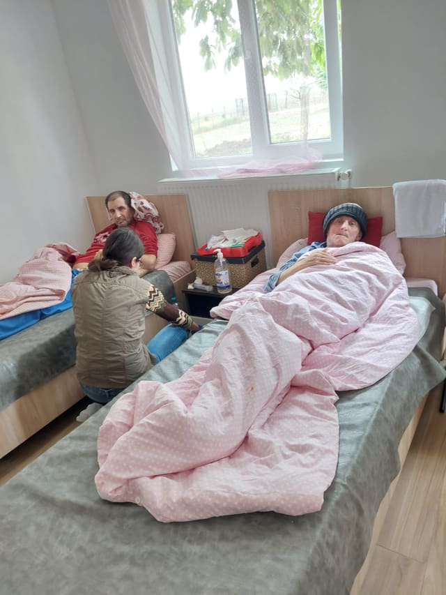 Cum poți hrăni peste 80 de persoane fără adăpost, doar cu un simplu click